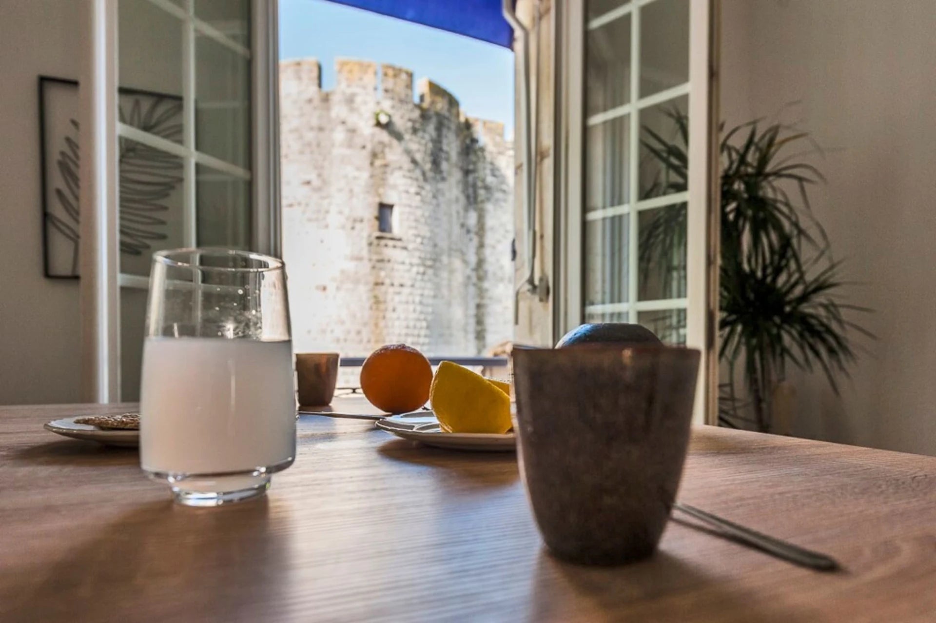 location pour ateliers bien-être
lieu pour séminaire intimiste
espace pour formation
shooting photo Camargue
événement professionnel Aigues-Mortes
location éphémère bien-être
cadre inspirant