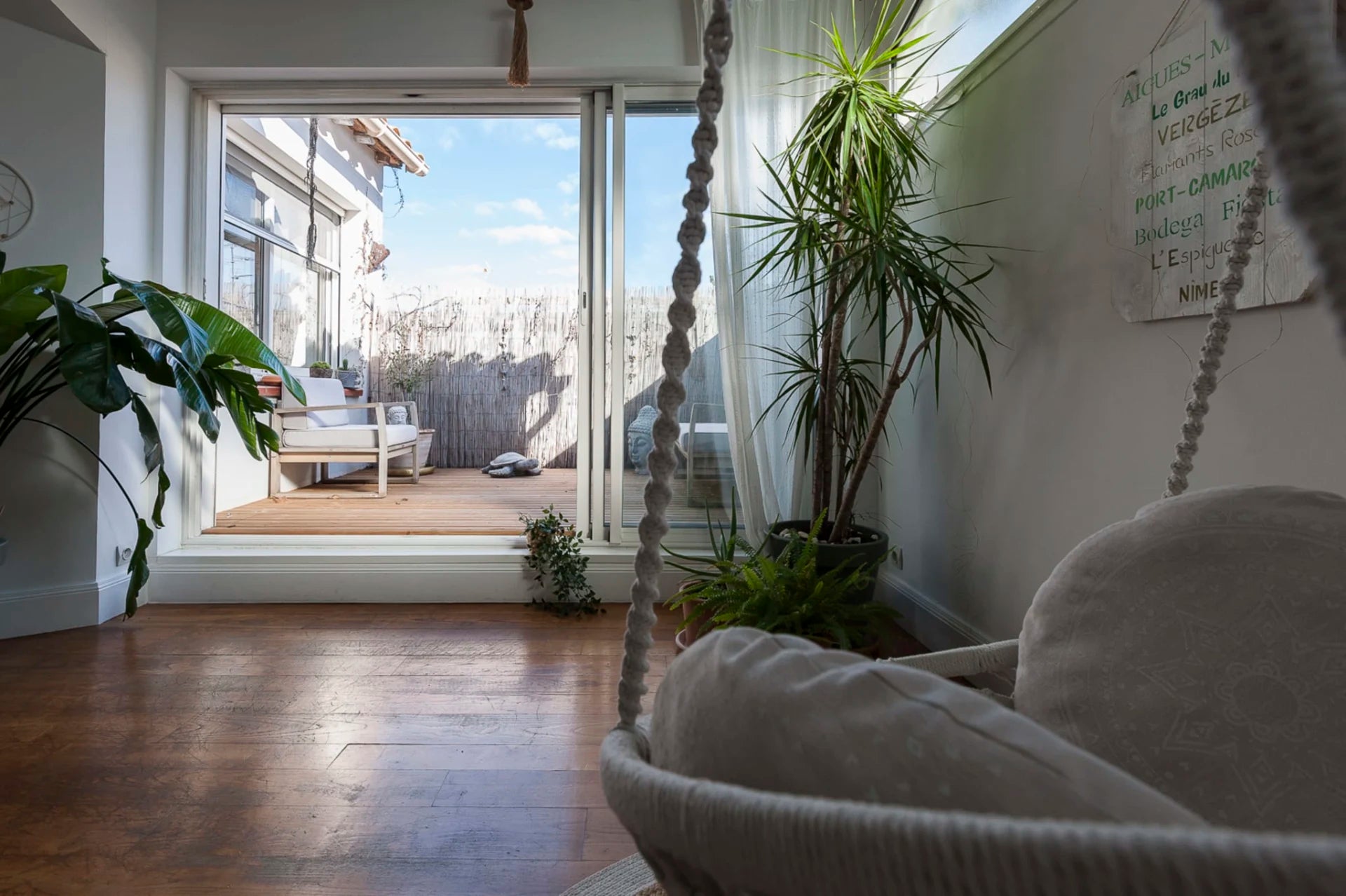 appartement aigues-mortes, séjour bien-être, location appartement camargue, massage duo aigues-mortes, week-end détente