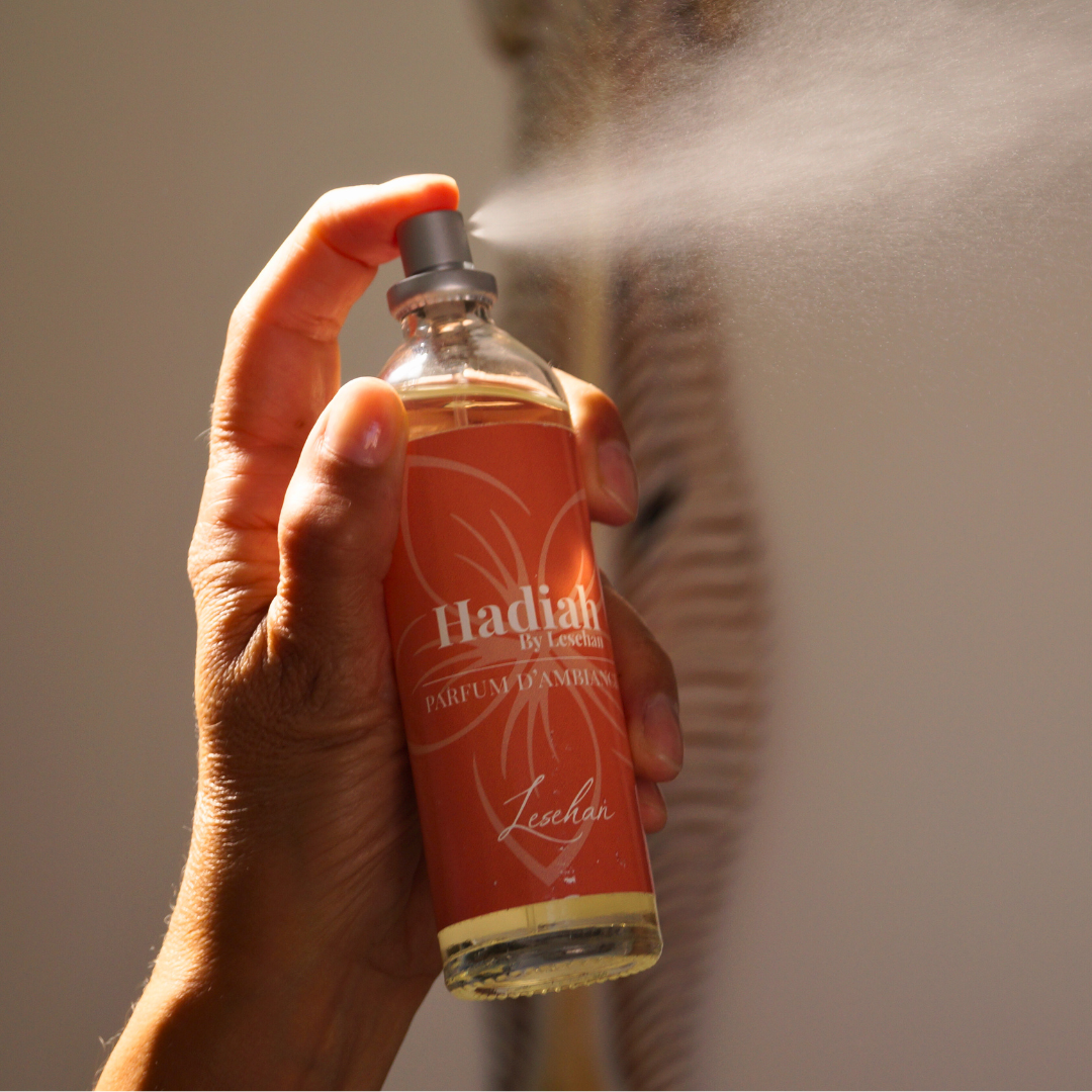 bougie parfumée artisanale
huile de massage naturelle
parfum d’ambiance maison
brume d’oreiller relaxante
sels de bain naturels
produits bien-être artisanaux
idée cadeau bien-être
coffret détente
senteur naturelle
fabrication locale française